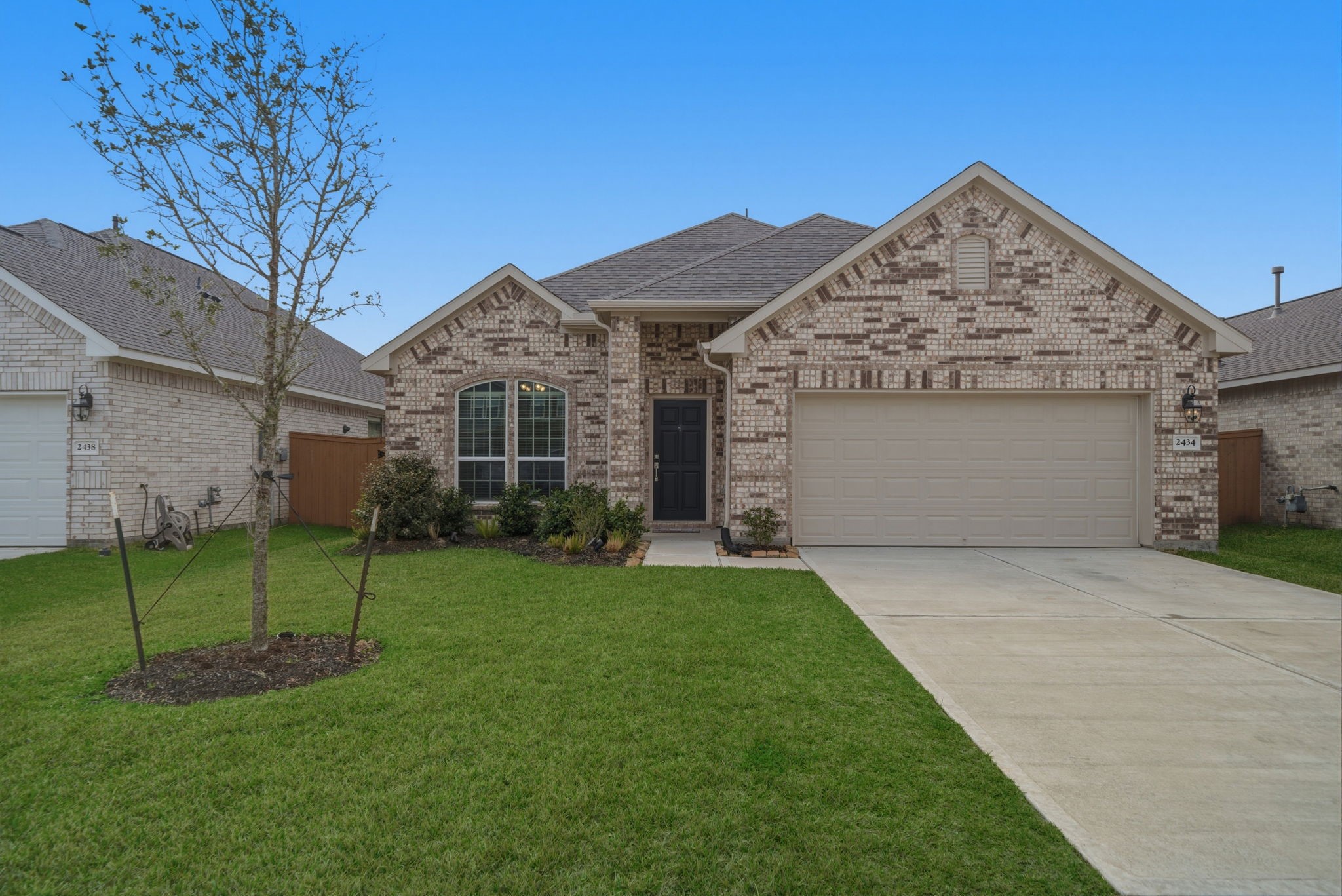 2434 Abbot Brk Drive Rosharon, TX 77583 - Photo 2 of 21