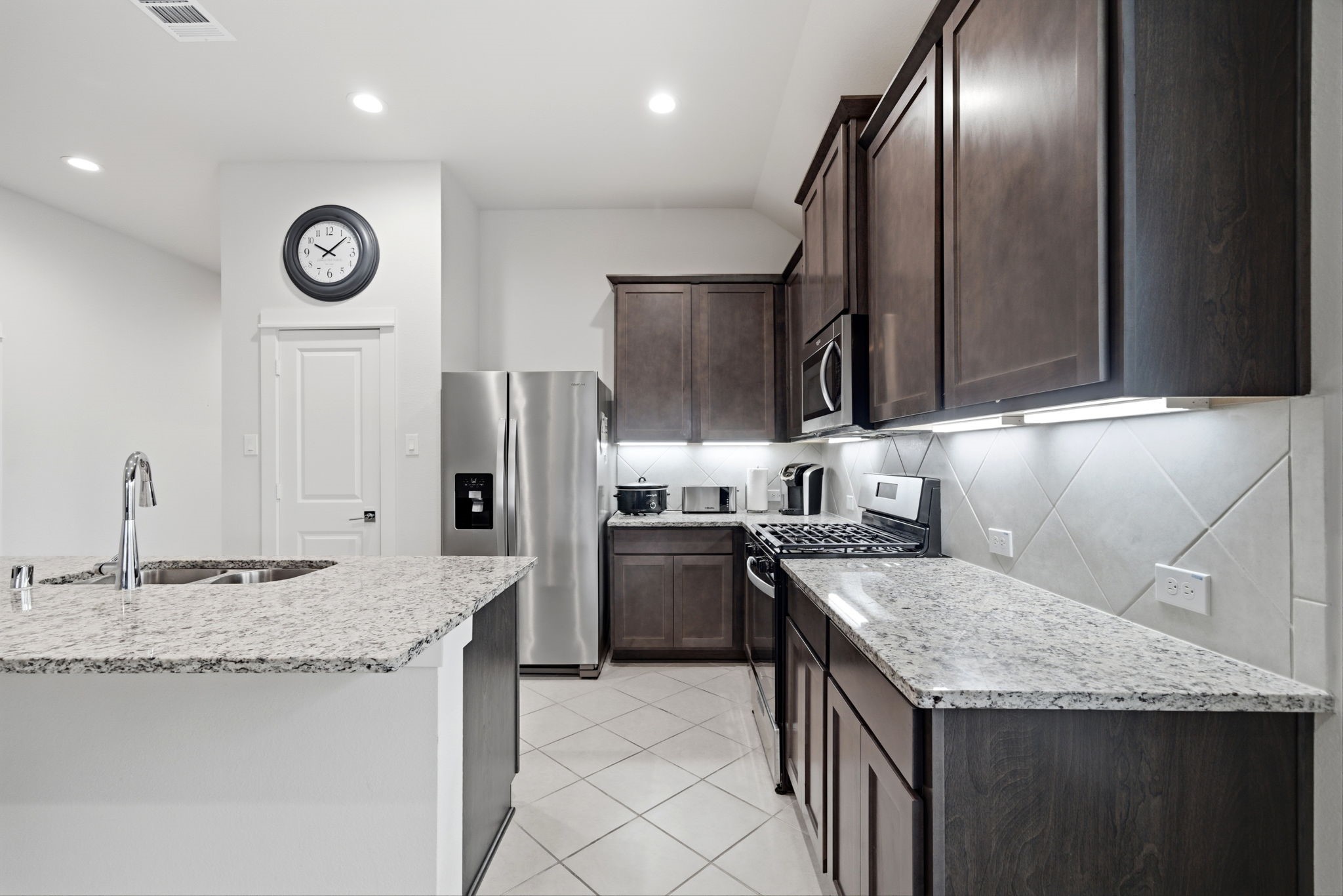 2434 Abbot Brk Drive Rosharon, TX 77583 - Photo 5 of 21