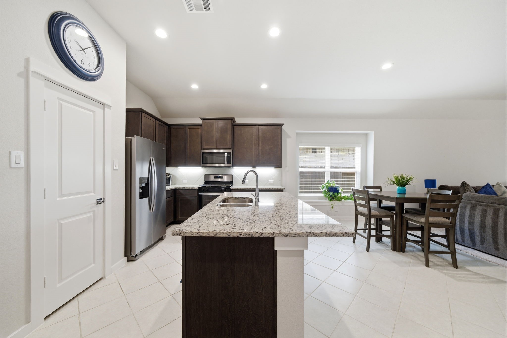 2434 Abbot Brk Drive Rosharon, TX 77583 - Photo 7 of 21