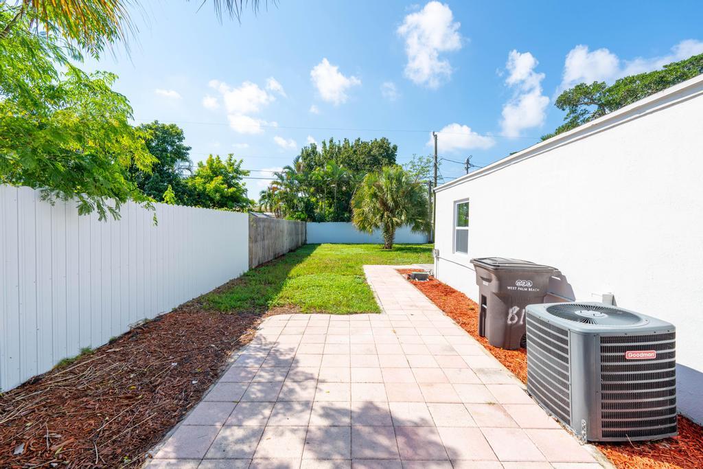 814 Franklin Road West Palm Beach, FL 33405 - Photo 29 of 36 DSC05824
