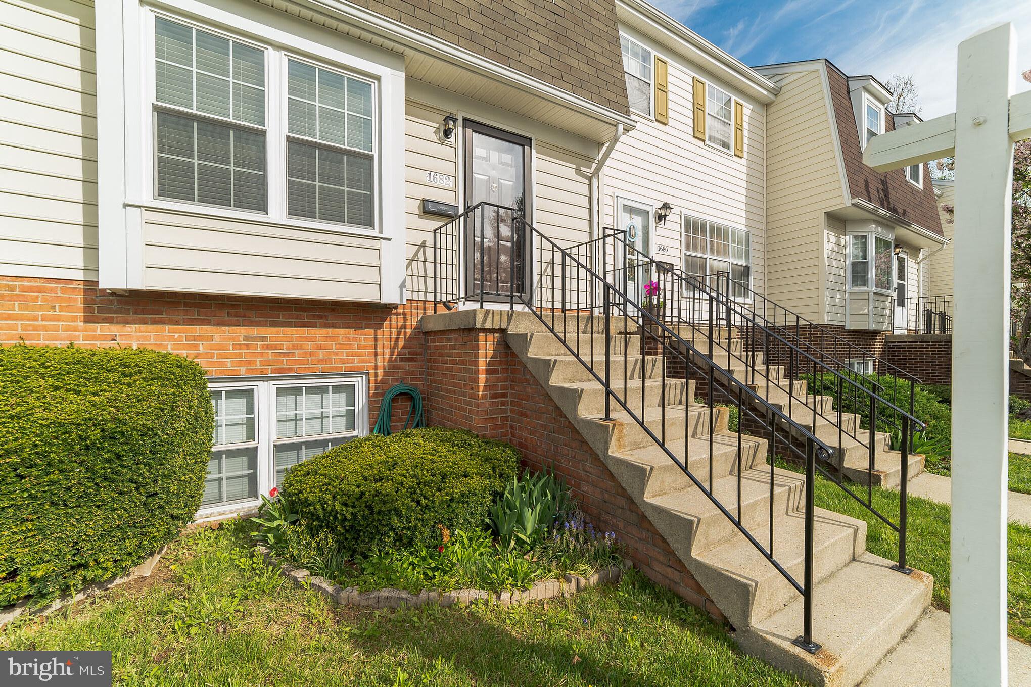 1682 Ridgely Court Crofton, MD 21114 - Photo 27 of 29 Maintenance Free Yard! Only responsible for back!!