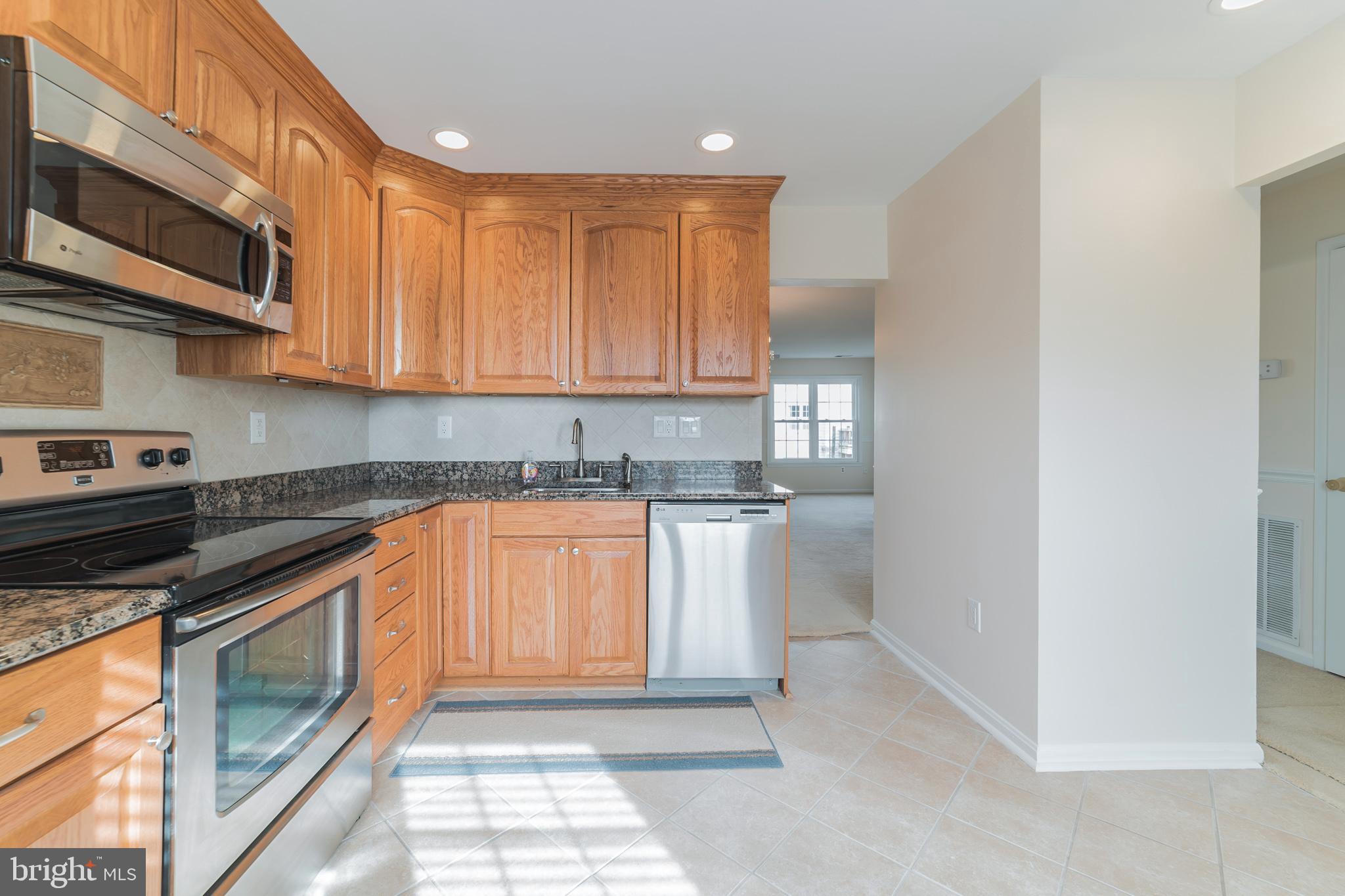 1682 Ridgely Court Crofton, MD 21114 - Photo 5 of 29 Soft Close Drawers & Cabinets, Backsplash!