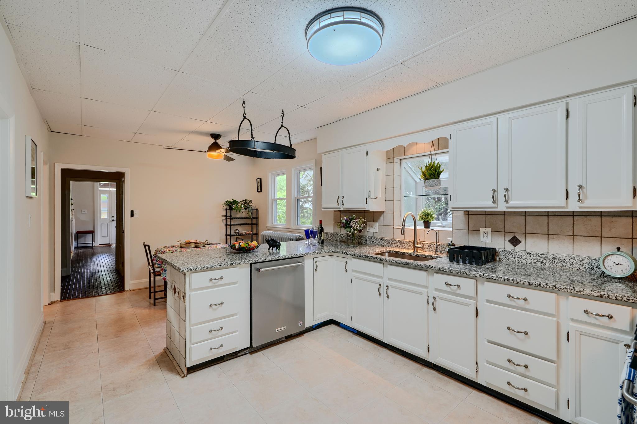224 Mallow Hill Road Baltimore, MD 21229 - Photo 20 of 52 Stainless steel applinances