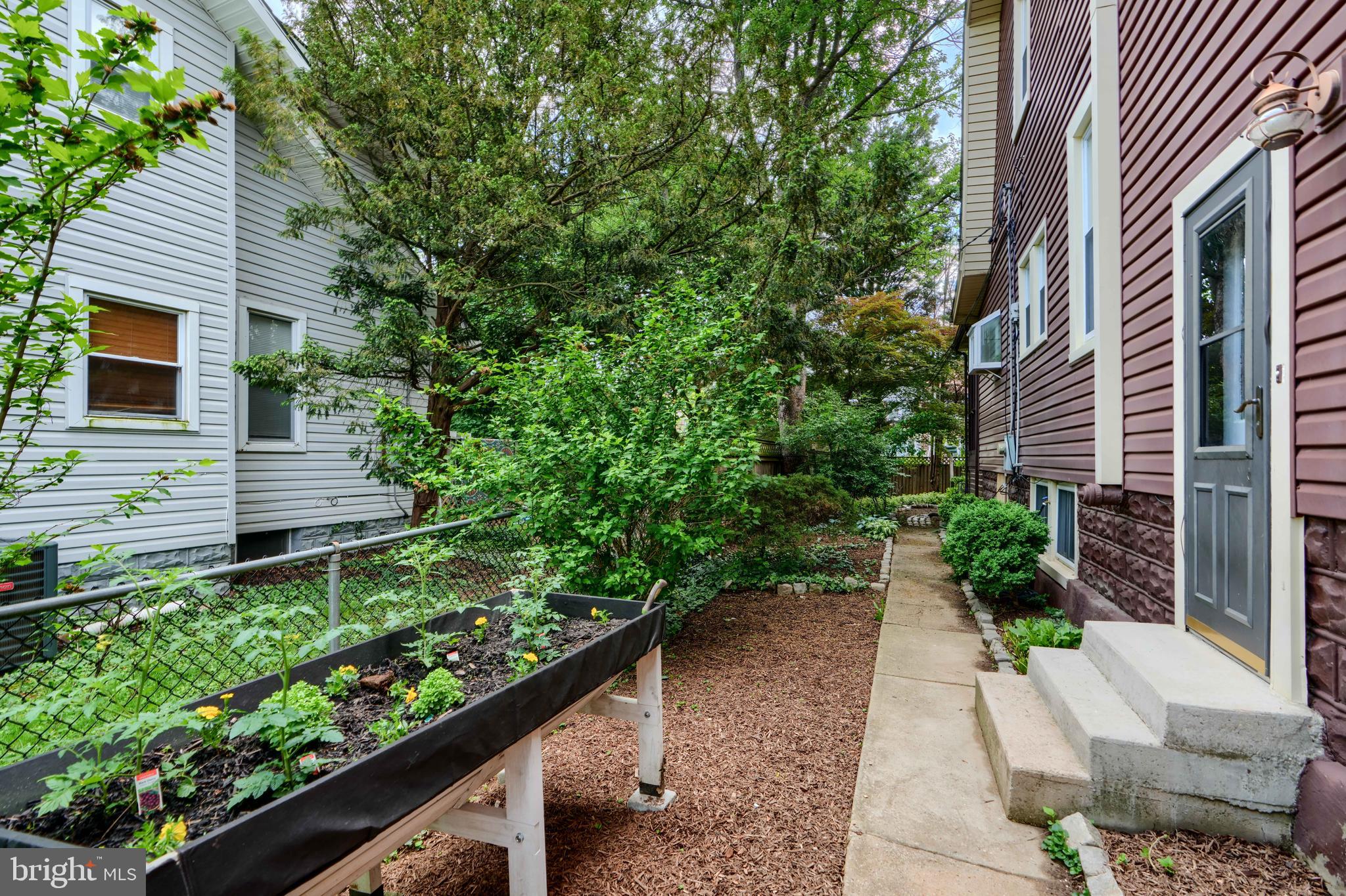 224 Mallow Hill Road Baltimore, MD 21229 - Photo 4 of 52 Gardening at your fingertips