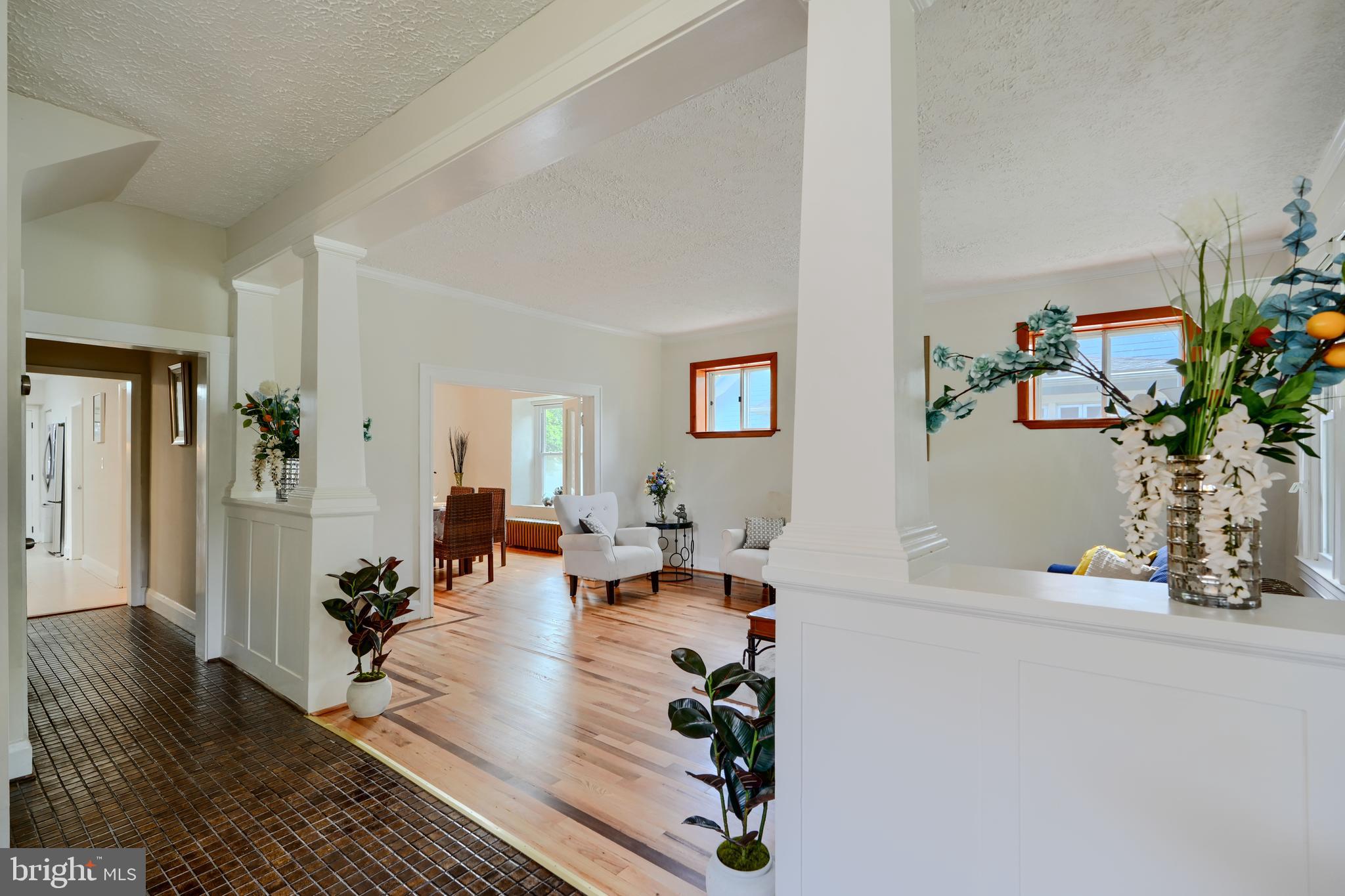 224 Mallow Hill Road Baltimore, MD 21229 - Photo 7 of 52 Entrance with Ceramic tile and inlaid columns