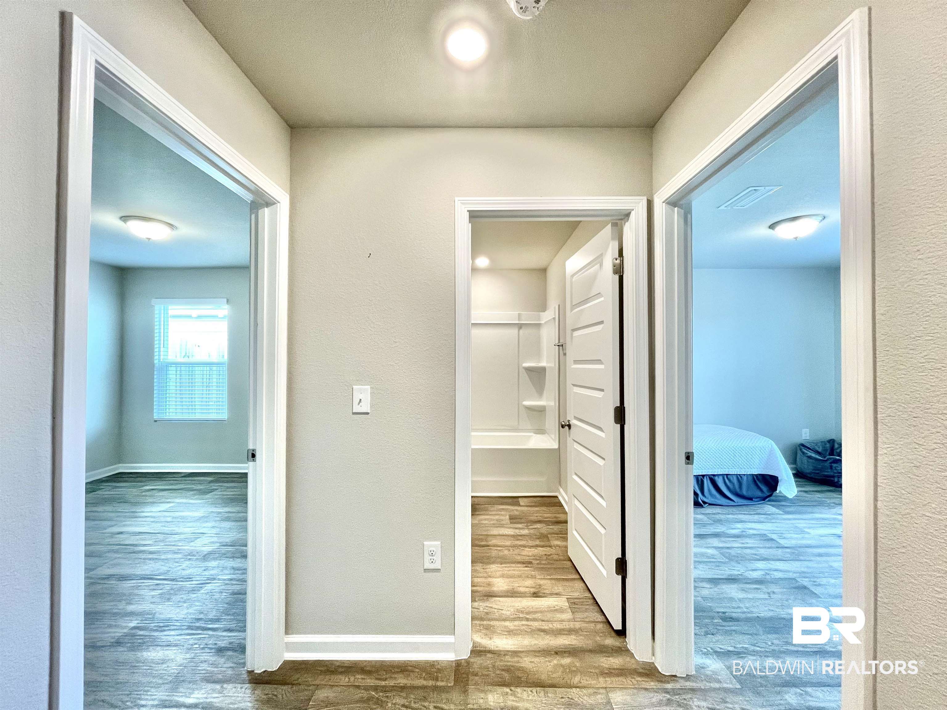 18413 Lewis Smith Drive Foley, AL 36535 - Photo 11 of 24 Guest Bath