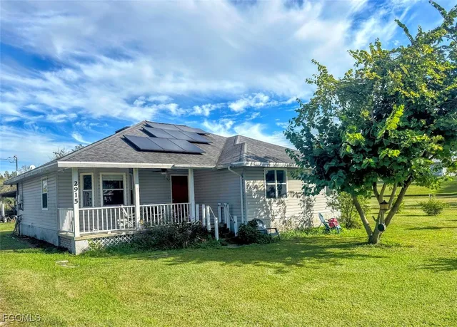 a view of a house with a backyard