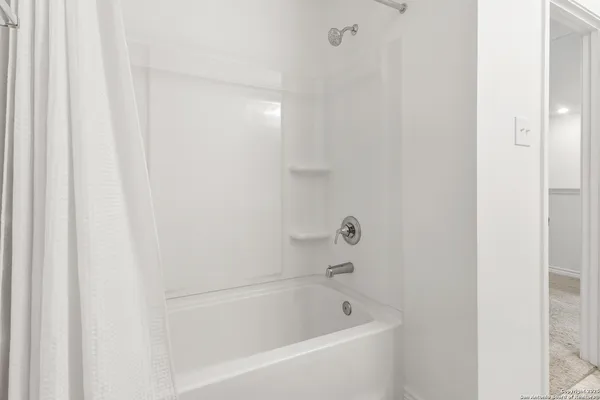 $1,948 | 10643 Military Drive West, Unit 14, San Antonio, TX 78245