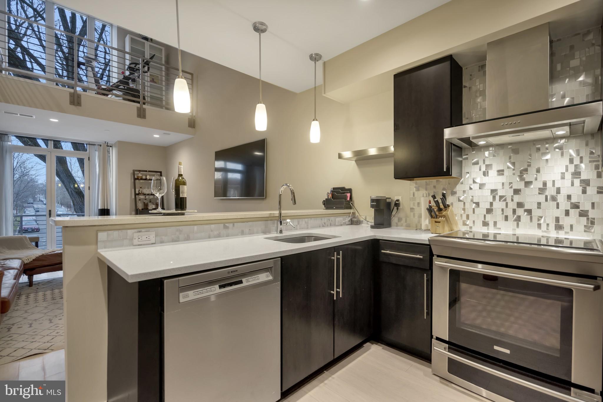 409 17th Street Northeast, Unit A Washington, DC 20002 - Photo 8 of 33