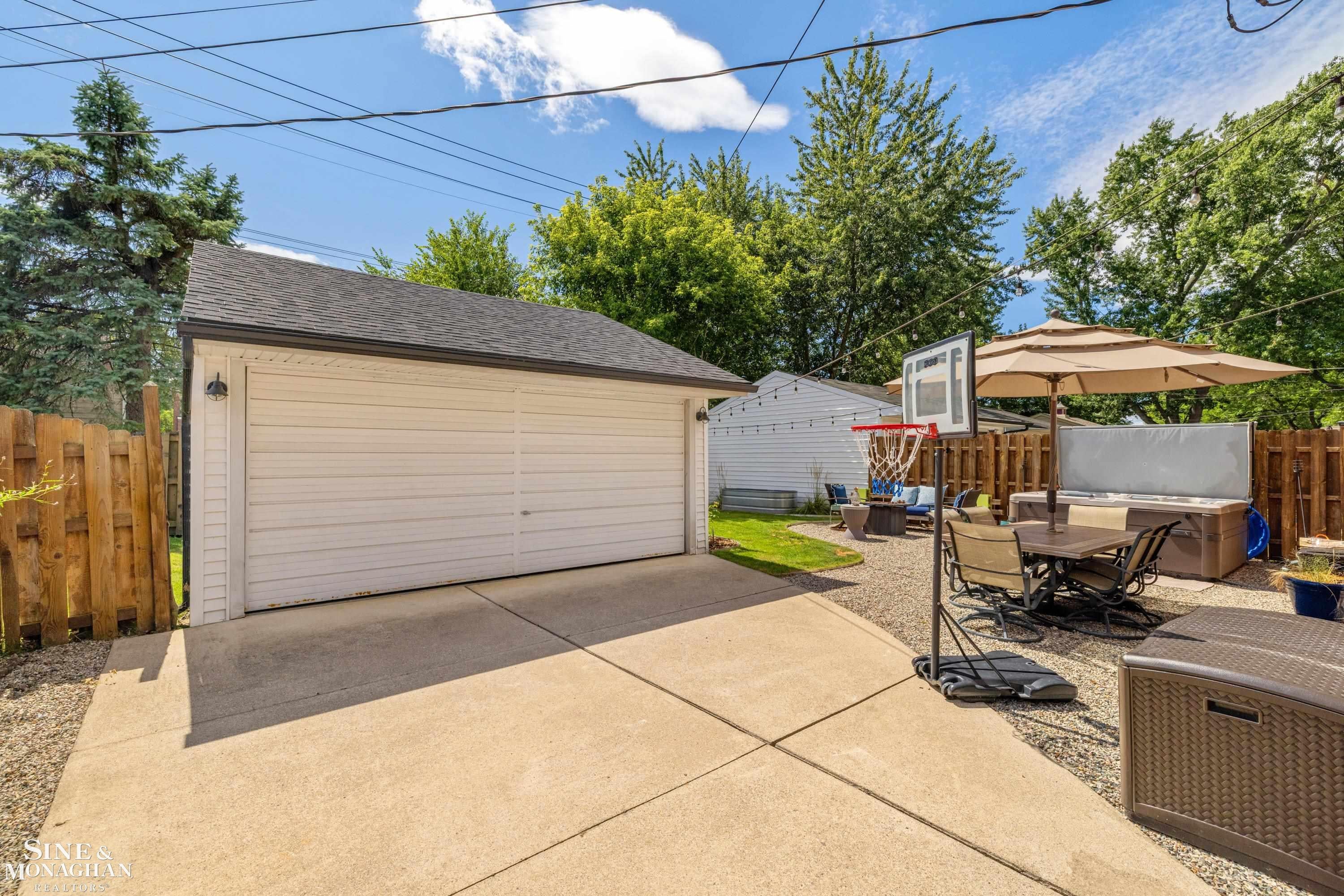 1339 Hampton Road Grosse Pointe Woods, MI 48236 - Photo 48 of 58 Gallery Image 48