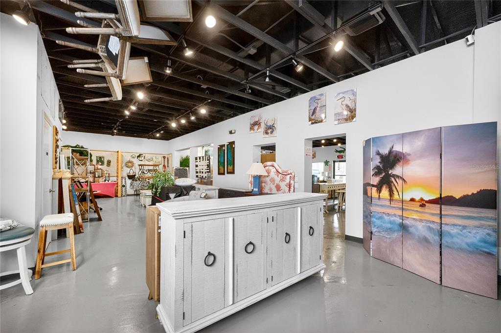 4275 South Access Road Englewood, FL 34224 - Photo 17 of 24 a view of a kitchen with lots of counter top space