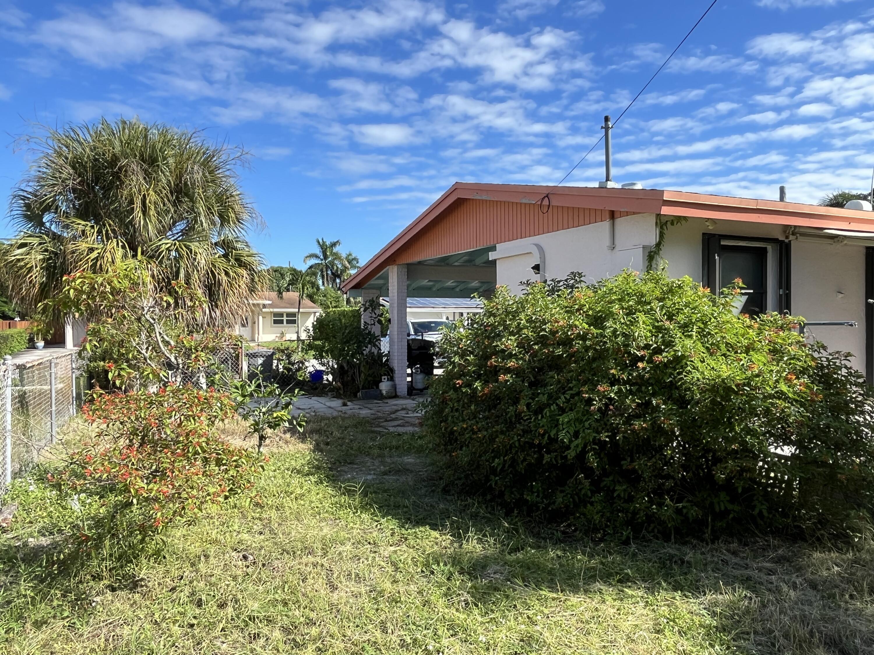 2632 Freeport Road West Palm Beach, FL 33406 - Photo 3 of 6 IMG_4599