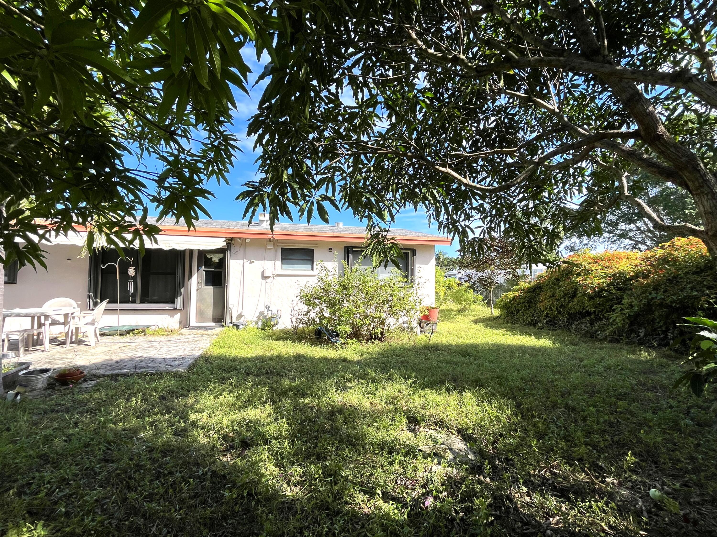 2632 Freeport Road West Palm Beach, FL 33406 - Photo 5 of 6 IMG_4598