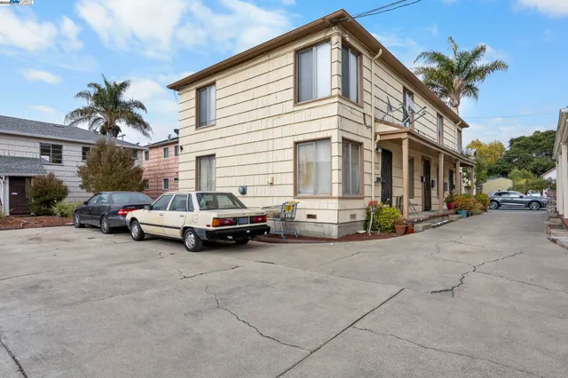 $1,160,000 | 2758 Sacramento Street, Berkeley, CA 94702