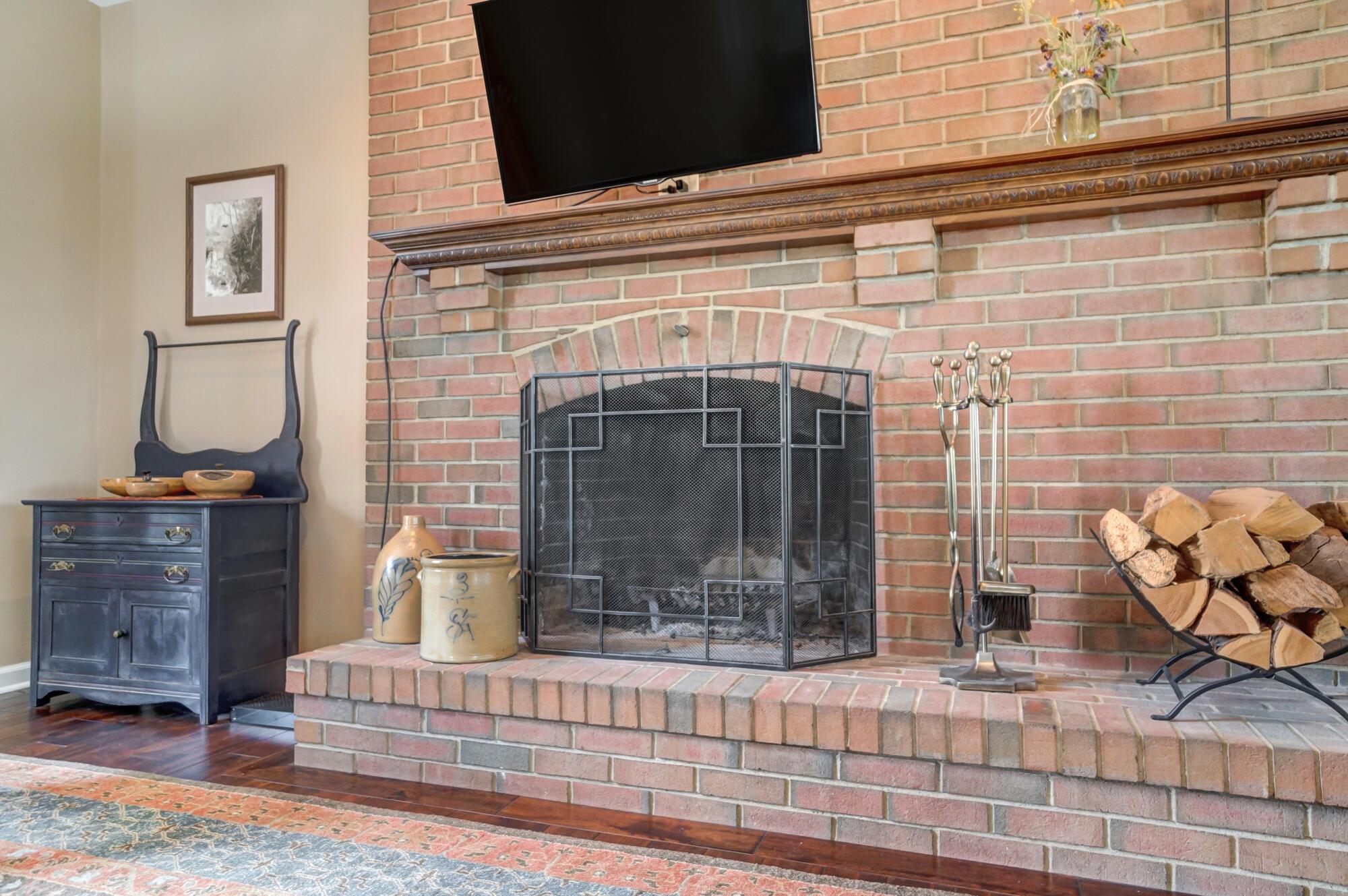 2100 Old Columbus Road London, OH 43140 - Photo 26 of 92 Family Room Fireplace
