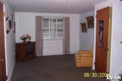 2716 Whitewood Road Bethlehem, PA 18017 - Photo 10 of 11 Family room