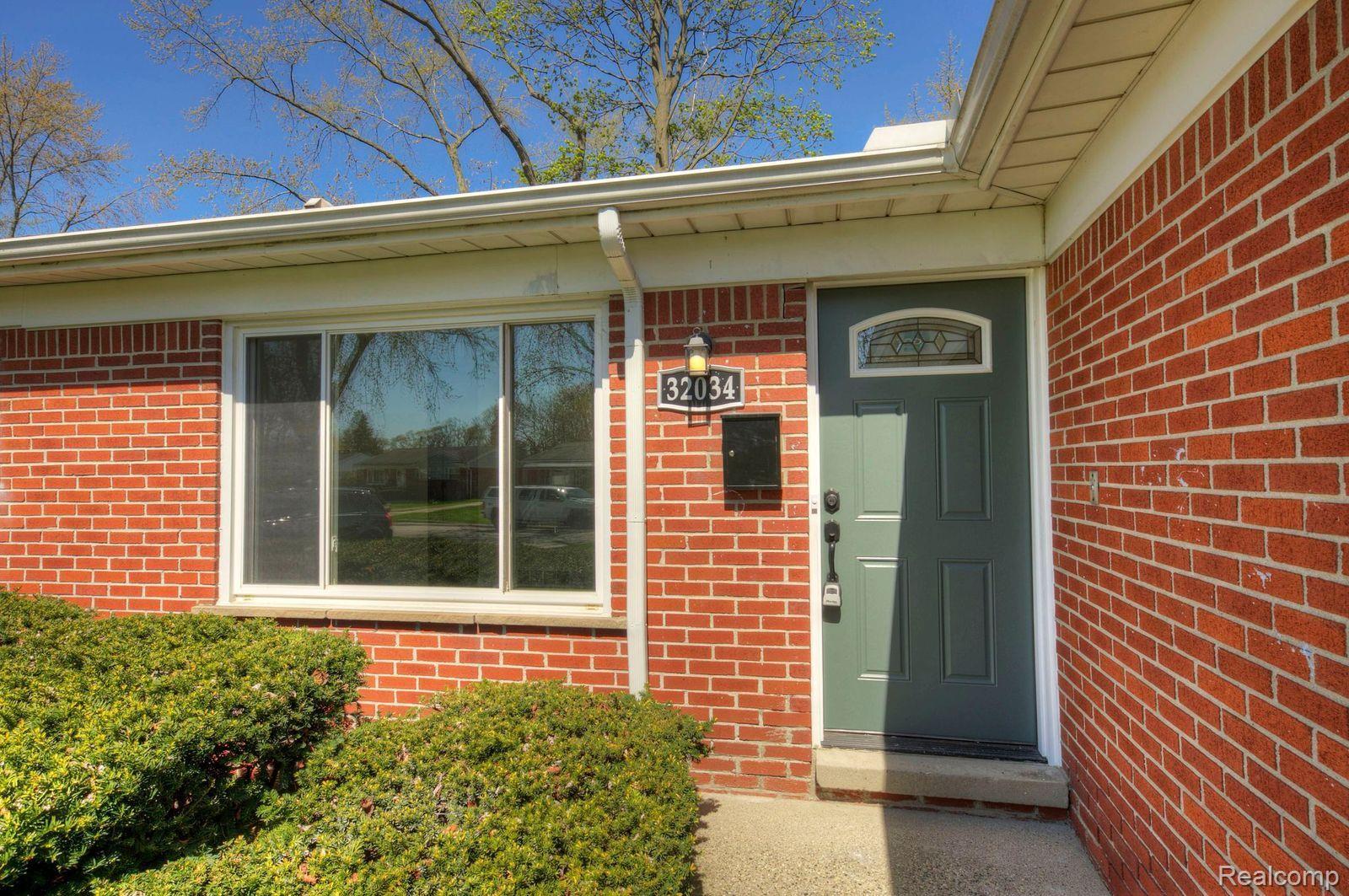 32034 Bruce Street Romulus, MI 48174 - Photo 2 of 23 Gallery Image 2