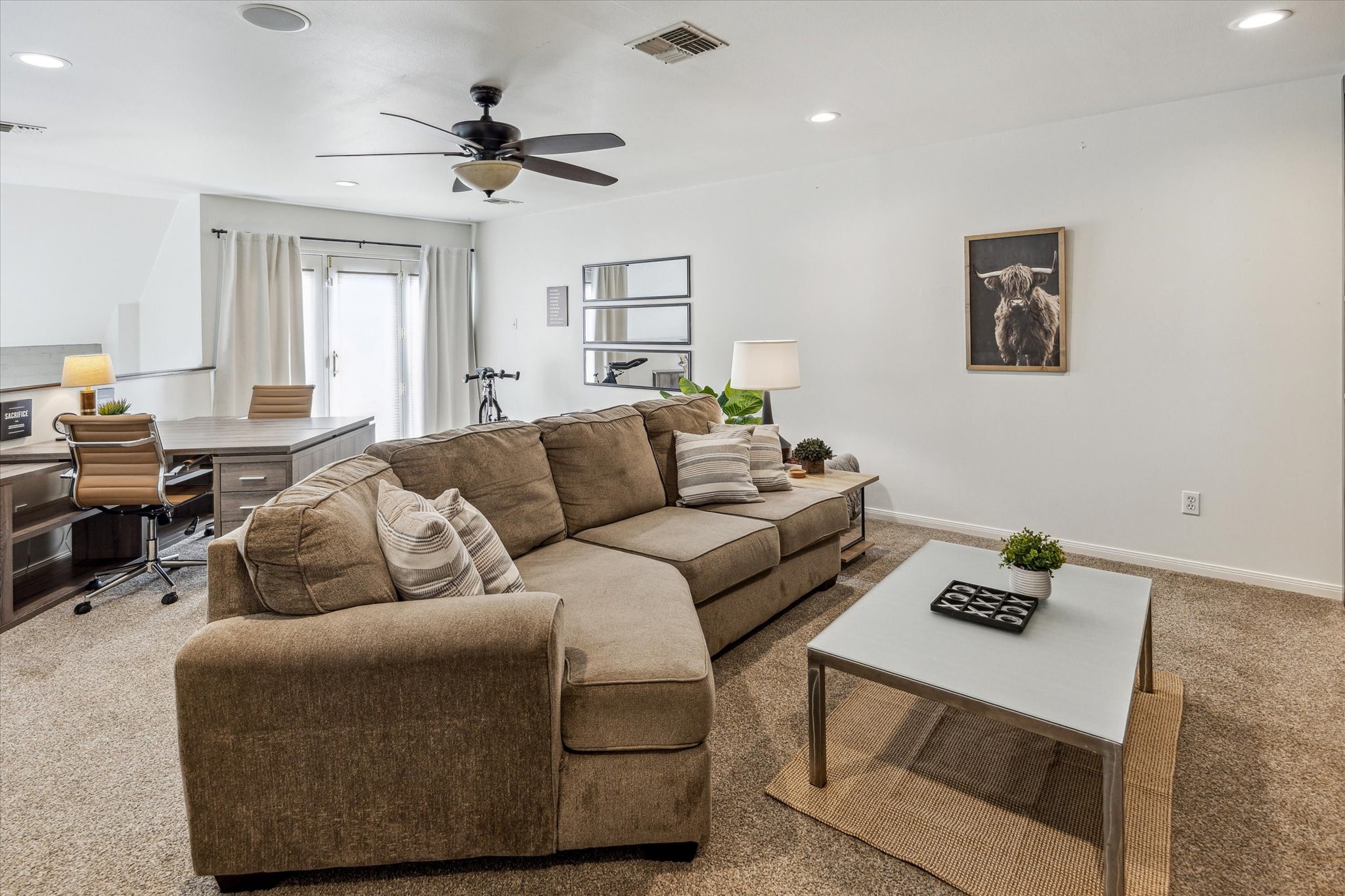 7523 Del Monte Drive Houston, TX 77063 - Photo 32 of 41 a living room with furniture