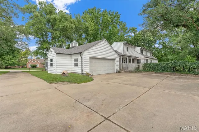 $675,000 | 1507 Timberlake Manor Parkway, Chesterfield, MO 63017