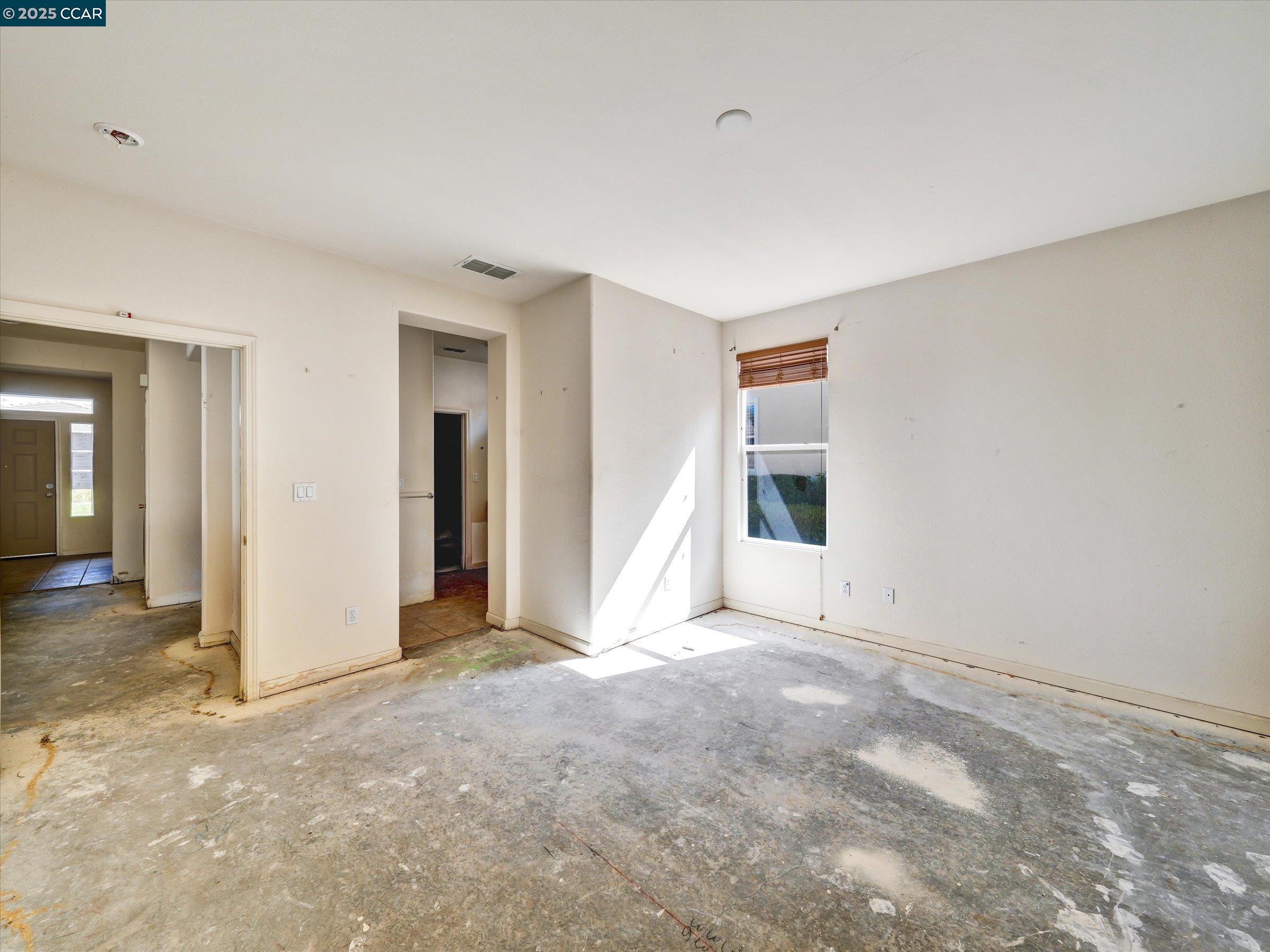 329 Brockton Place Rio Vista, CA 94571 - Photo 12 of 29 an empty room with windows and closet