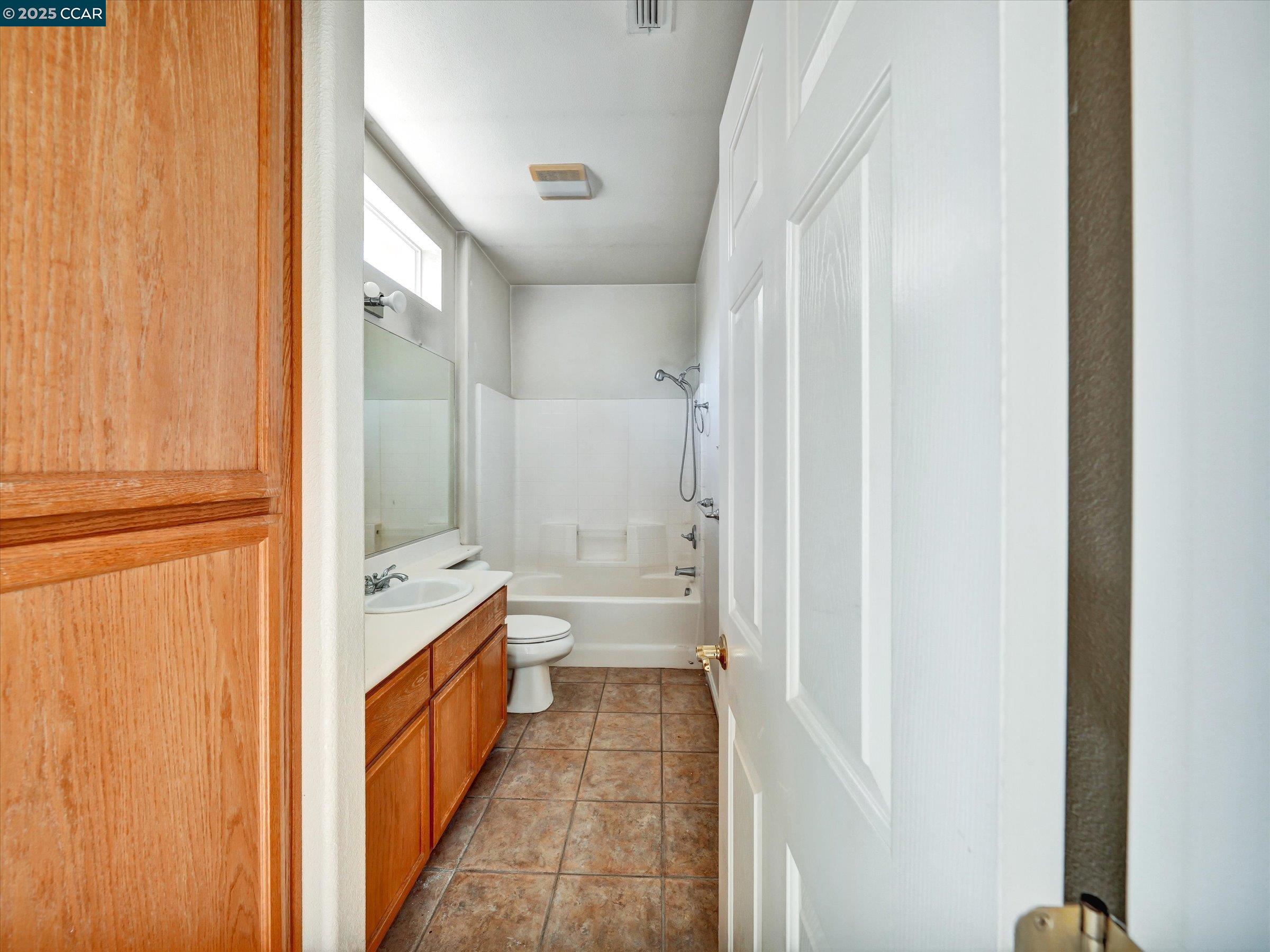 329 Brockton Place Rio Vista, CA 94571 - Photo 22 of 29 a bathroom with a tub shower and sink