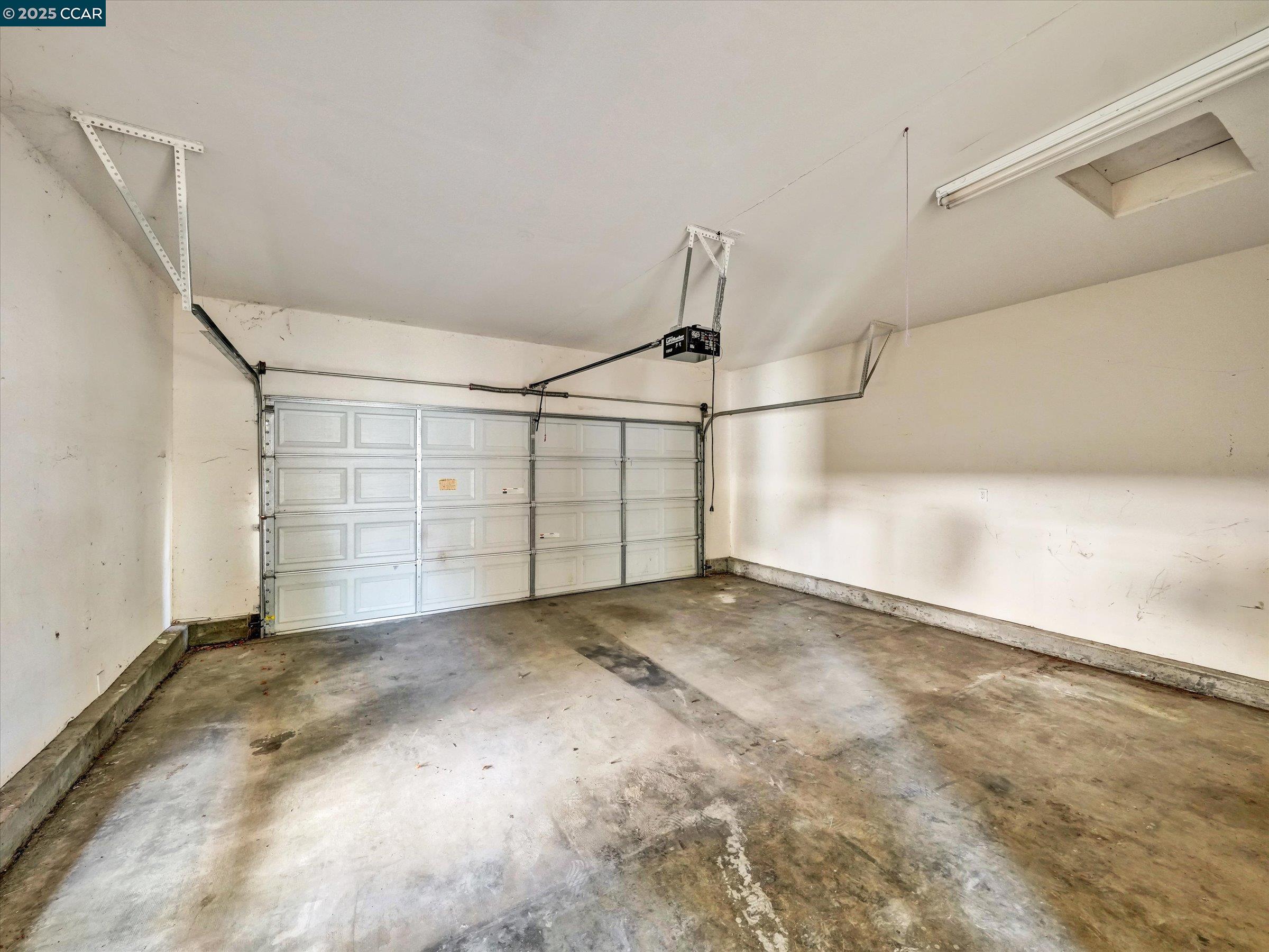 329 Brockton Place Rio Vista, CA 94571 - Photo 24 of 29 a view of a garage