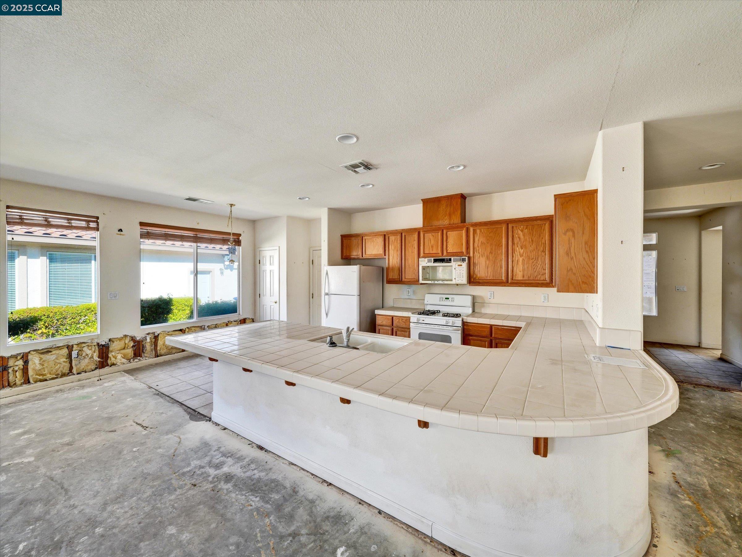 329 Brockton Place Rio Vista, CA 94571 - Photo 5 of 29 a kitchen with counter top space and windows