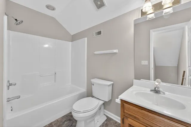 an empty room with closet and ceiling fan