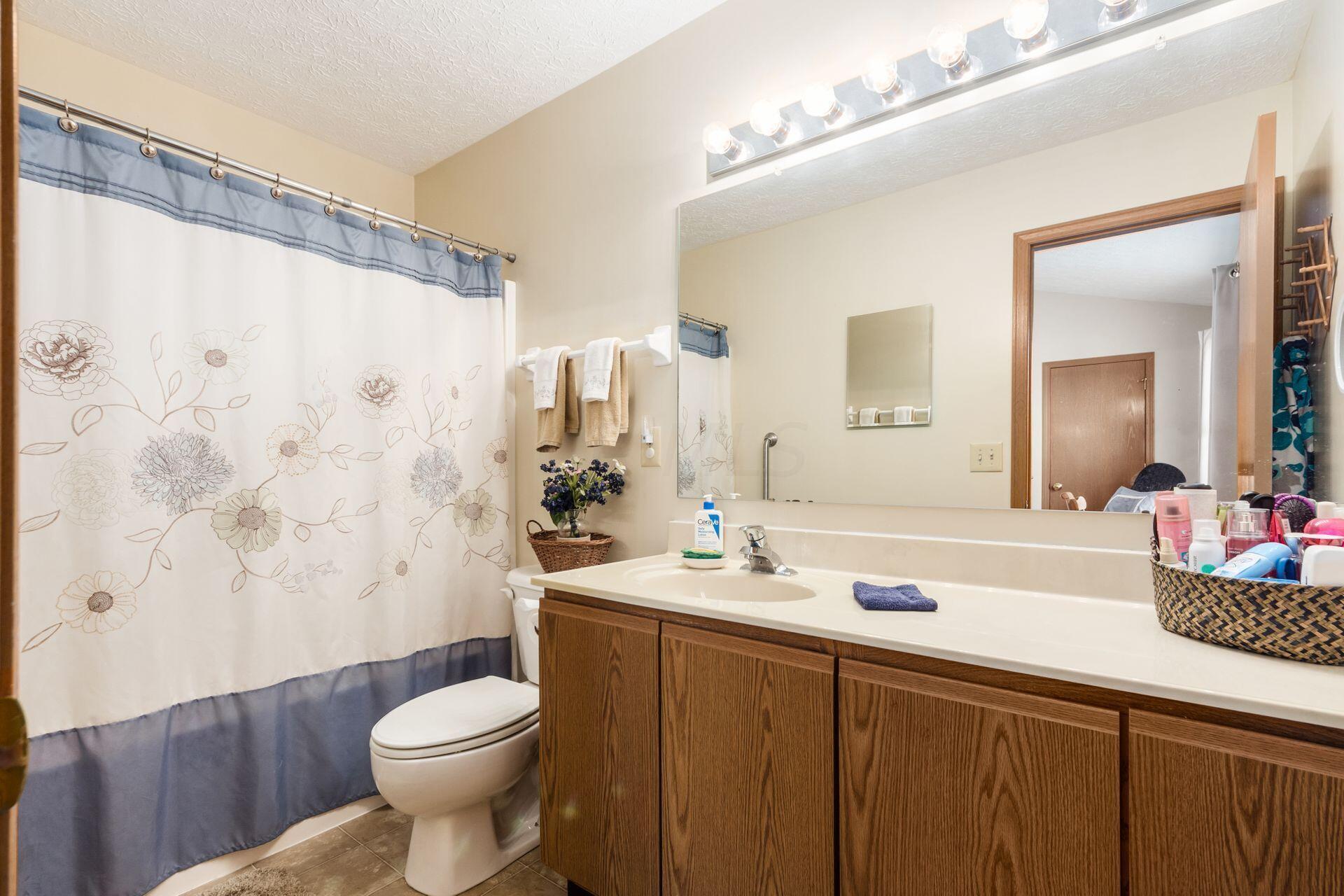 2149 Ripple Road Hilliard, OH 43026 - Photo 22 of 33 Owner's suite bath