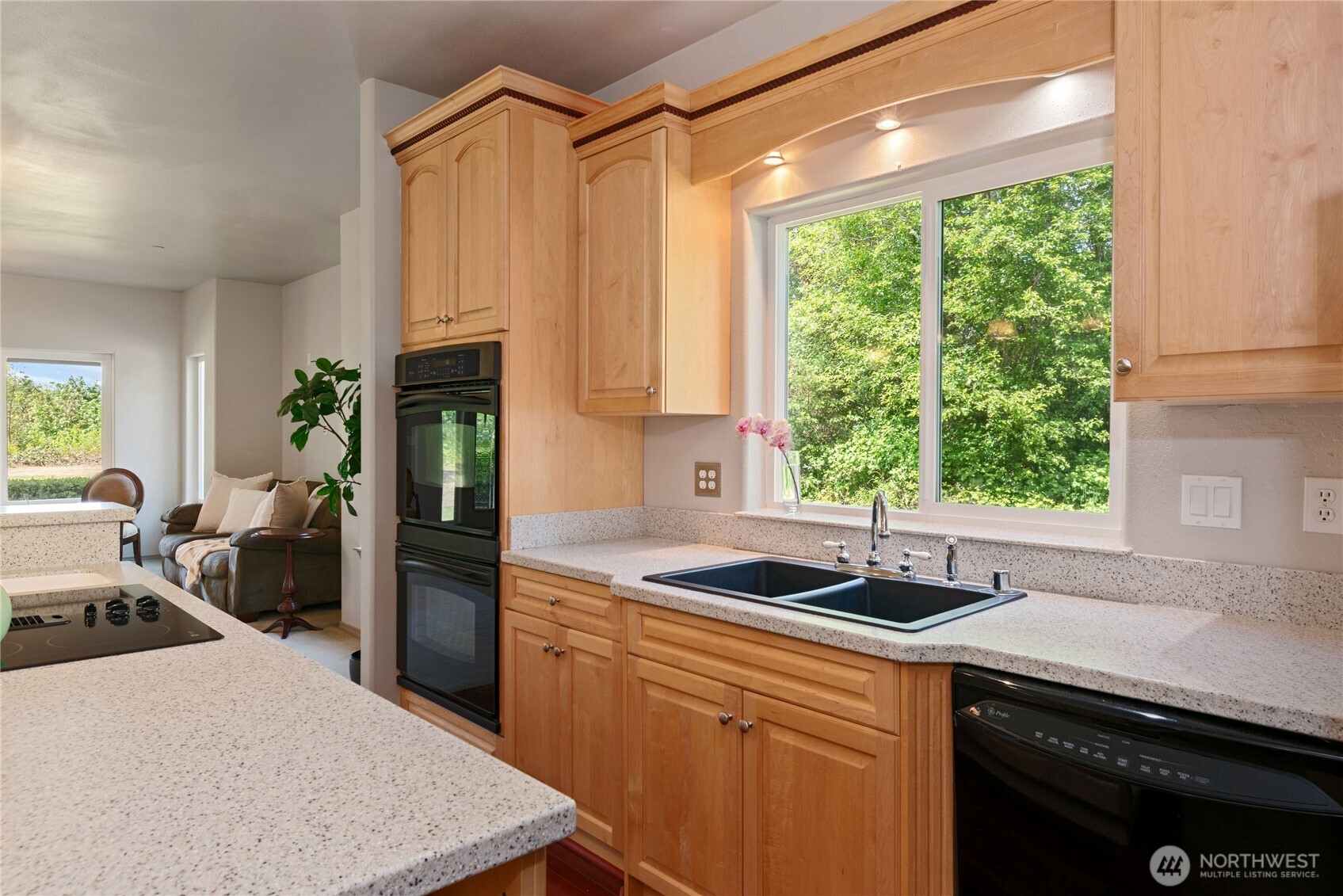 323 East Alderwood Road Belfair, WA 98528 - Photo 15 of 38