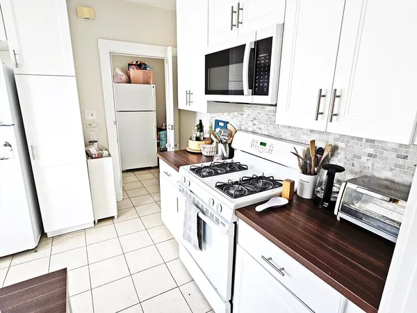$3,600 | 233 Faneuil Street, Unit 2, Boston, MA 02135