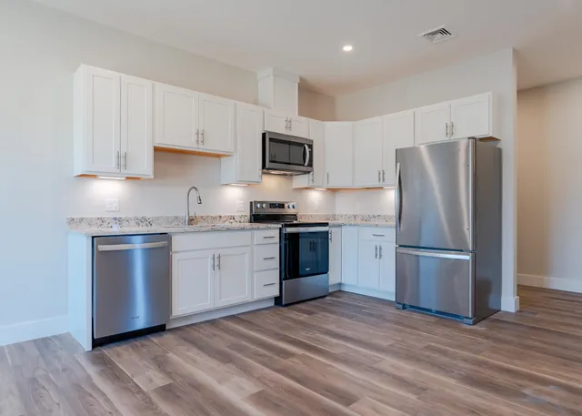 $2,250 | 18 Sullivan Street, Unit 201, Berwick, ME 03901