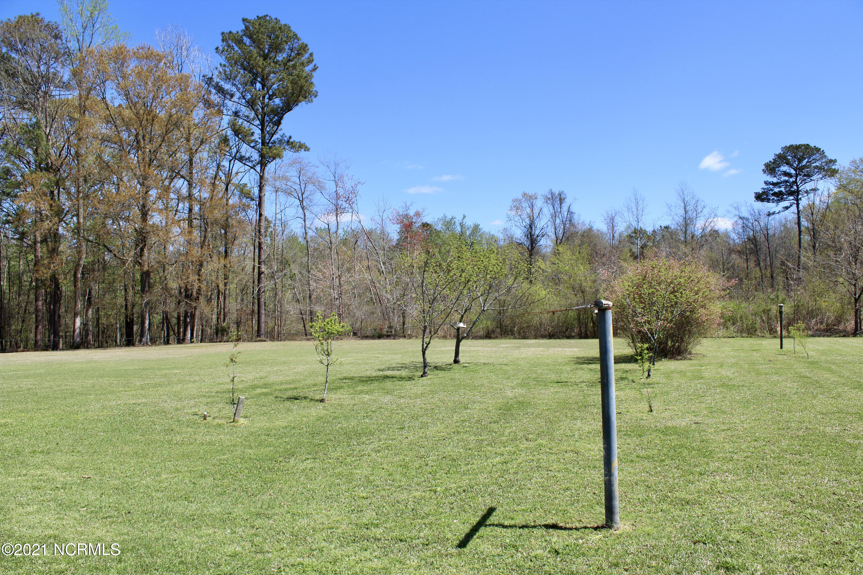 517 Dixon Road Chocowinity, NC 27817 - Photo 4 of 40 9D821533-337F-4219-A599-53B47CB4C70A_1_2