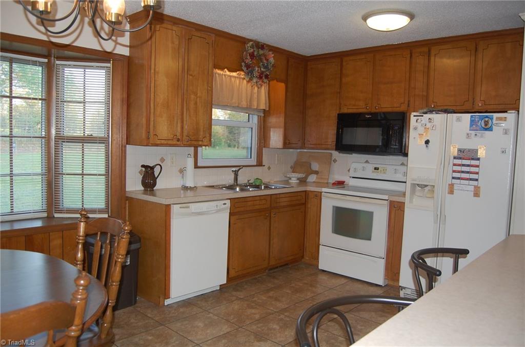 6736 Alamance County Line Road Liberty, NC 27298 - Photo 8 of 22 Gallery Image 8