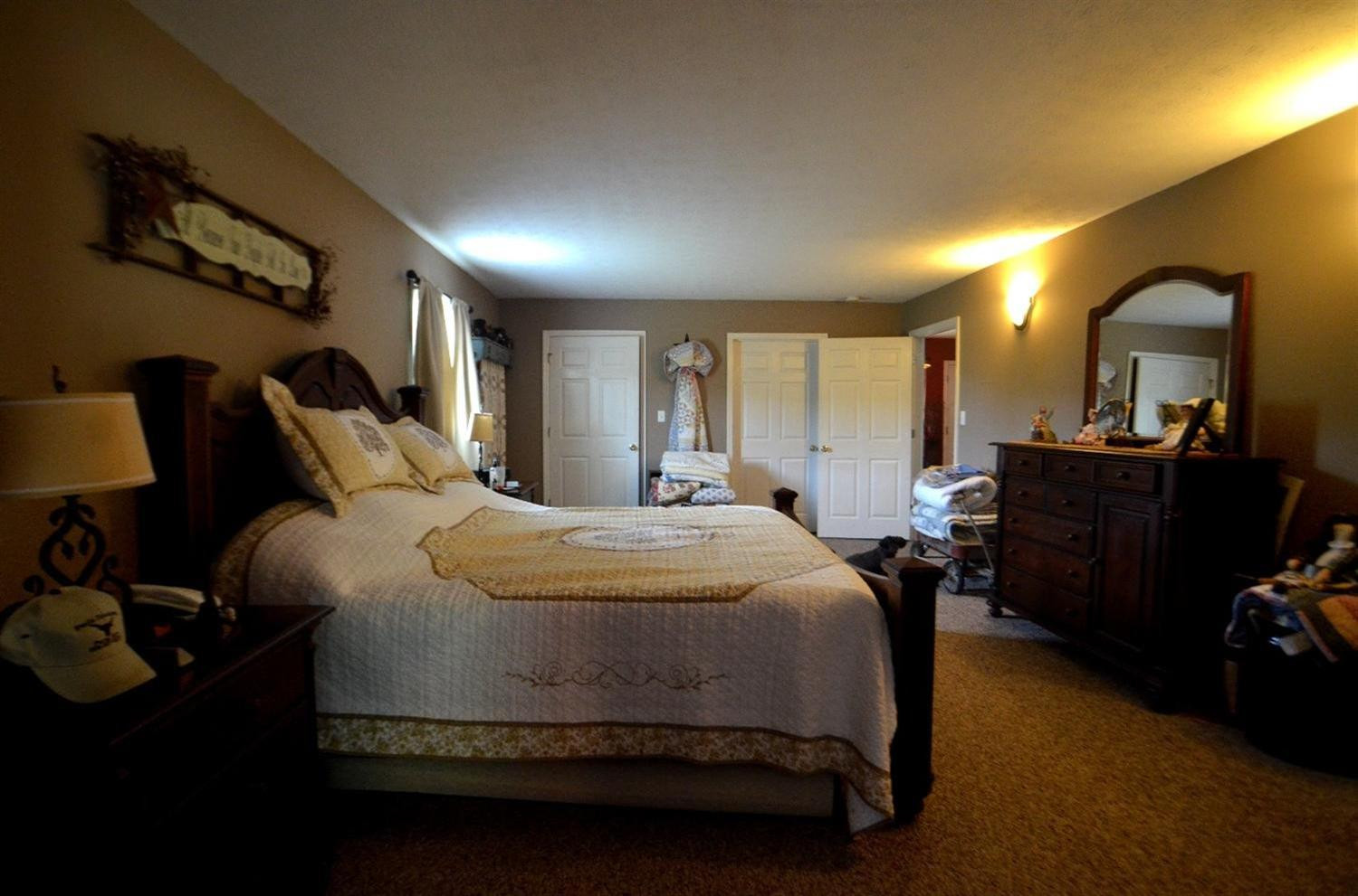 375 White Oak Road Irvine, KY 40336 - Photo 21 of 47 Owner's suite with large walk-in closet
