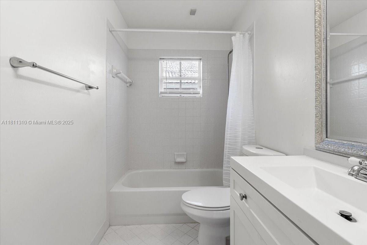 930 Briar Ridge Road Weston, FL 33327 - Photo 60 of 78 a bathroom with a sink toilet and bathtub