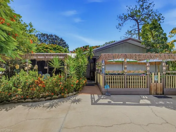 $1,300,000 | 3220 68th Street Southwest, Naples, FL 34105