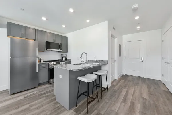 $1,650 | 585 Essex Street, Unit 202, Lynn, MA 01901