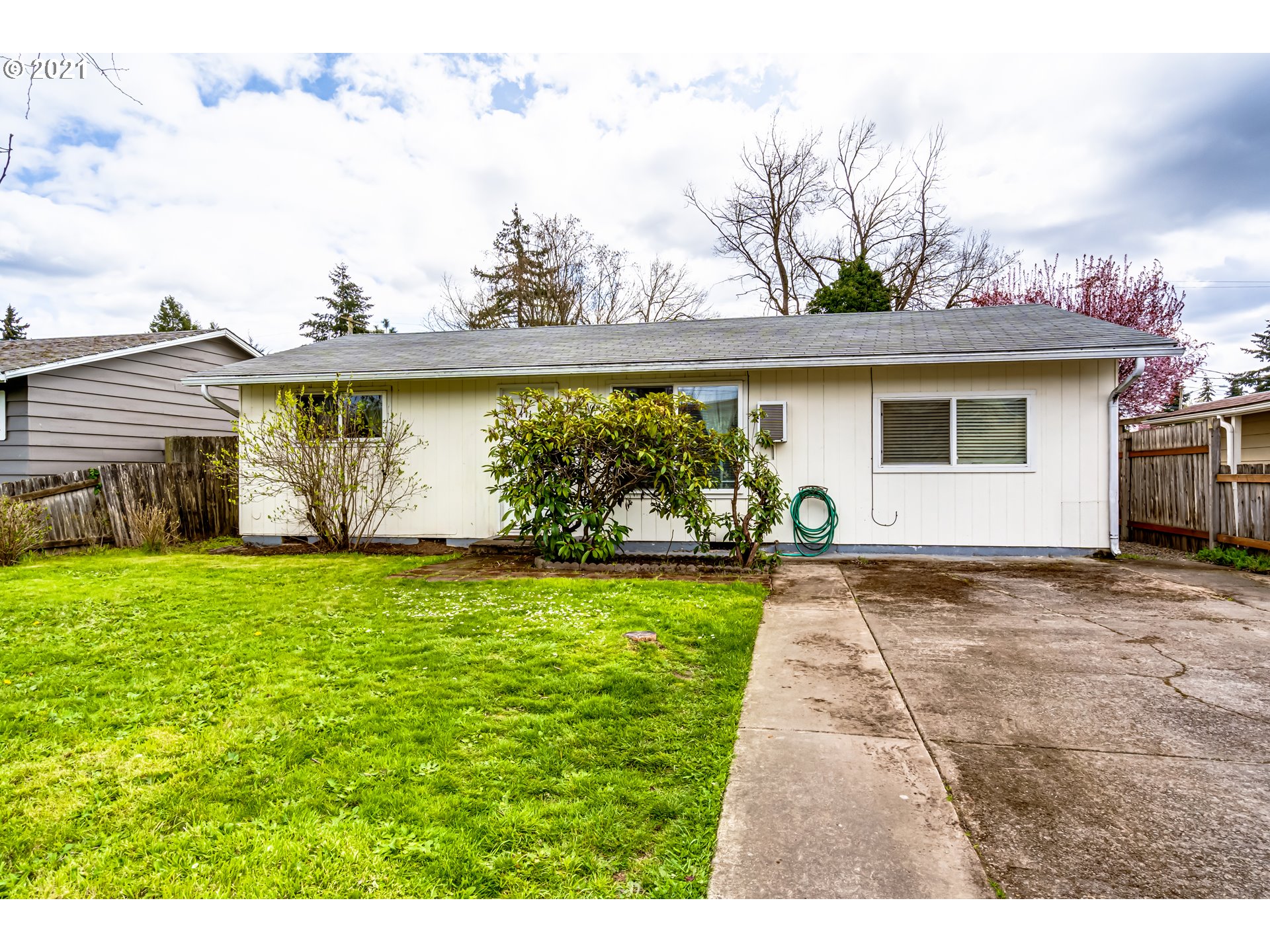 471 West N Street Springfield, OR 97477 - Photo 2 of 31