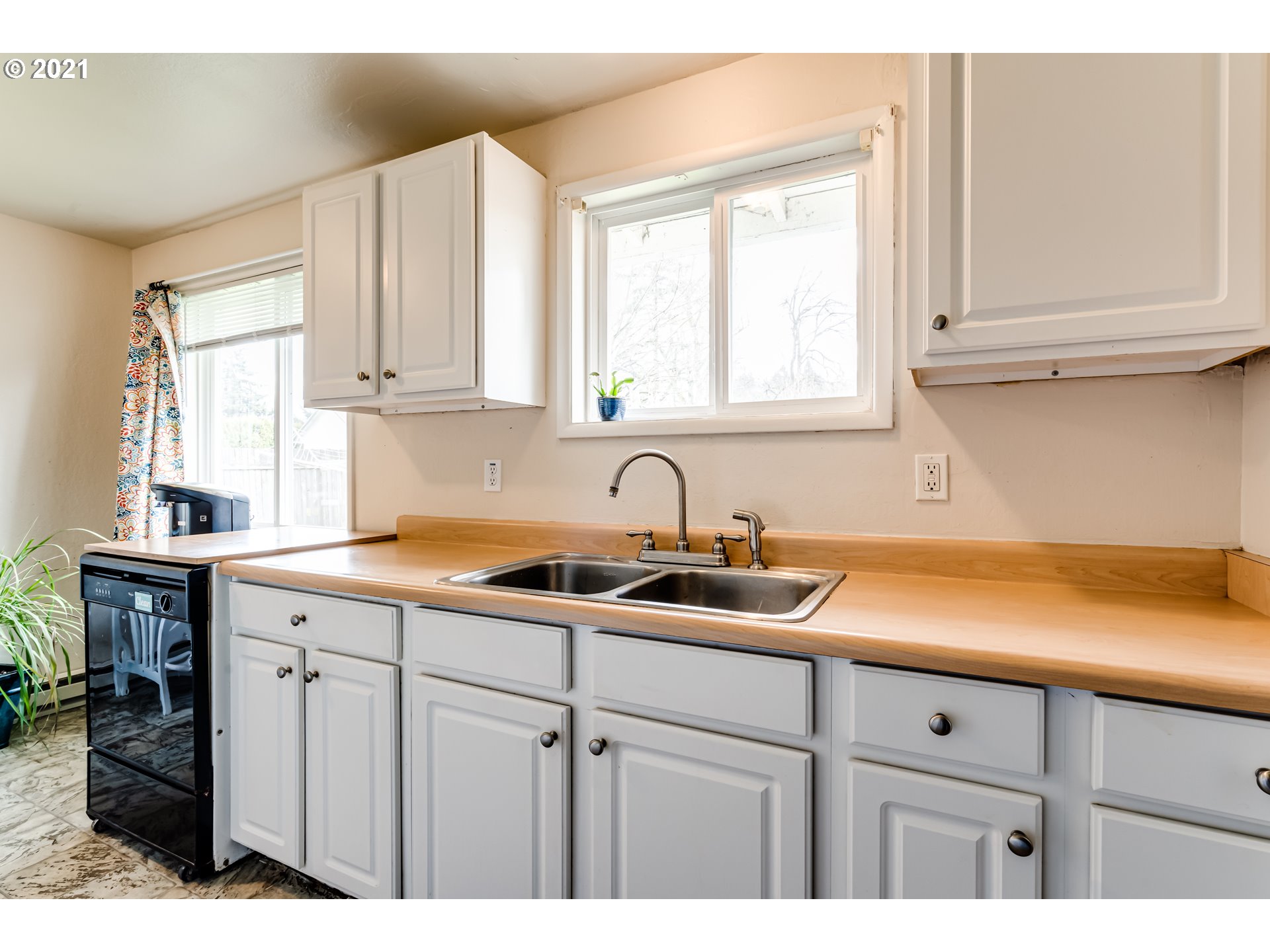 471 West N Street Springfield, OR 97477 - Photo 7 of 31