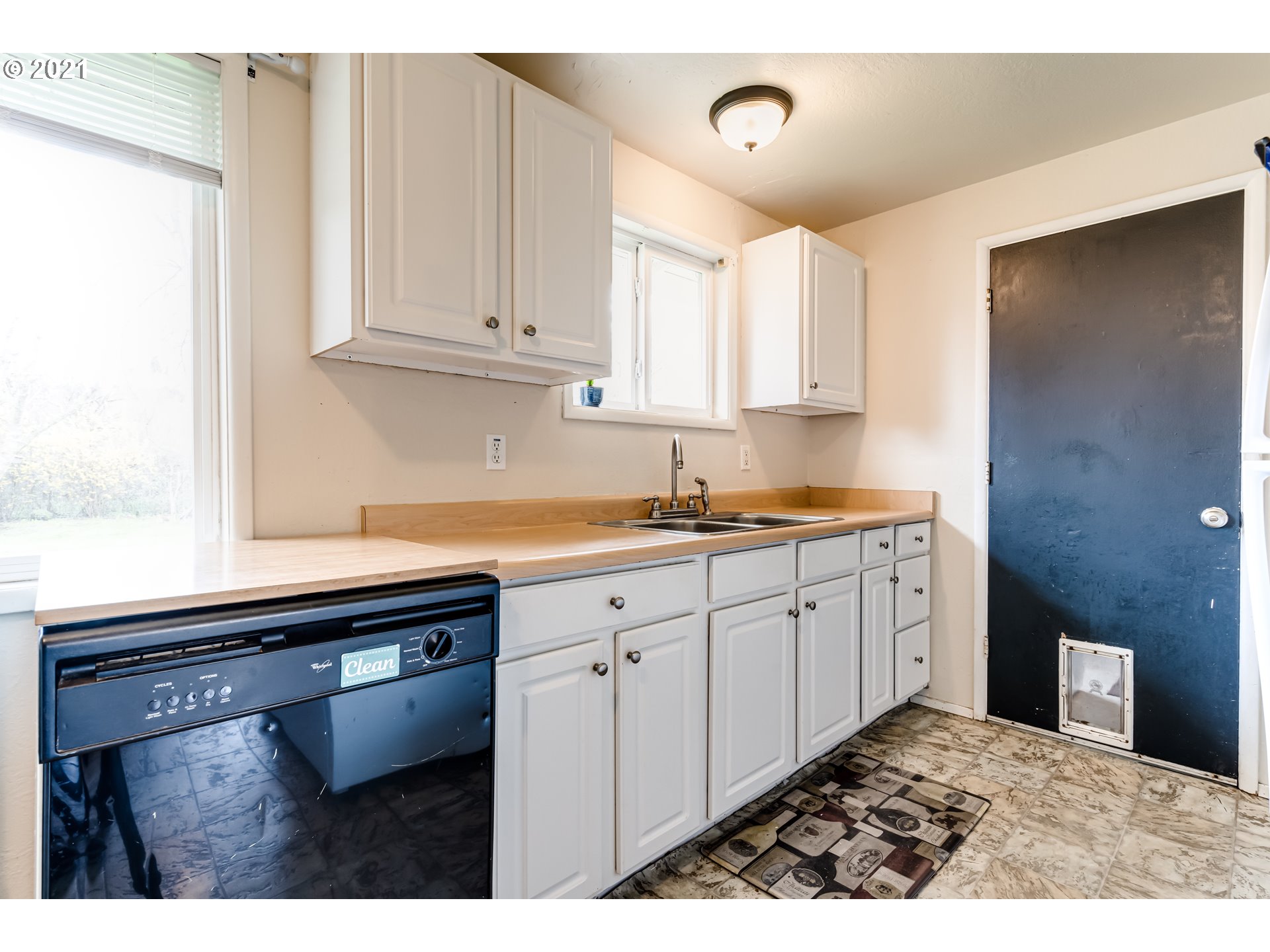 471 West N Street Springfield, OR 97477 - Photo 8 of 31