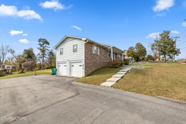 $469,900 | 9504 Bob Gray Road, Knoxville, TN 37923