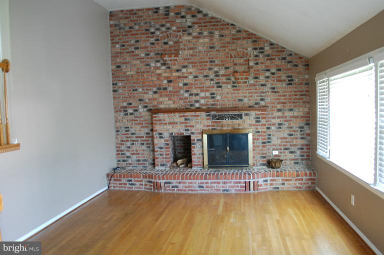 8907 Parlo Road Nottingham, MD 21236 - Photo 5 of 13 Living Room
