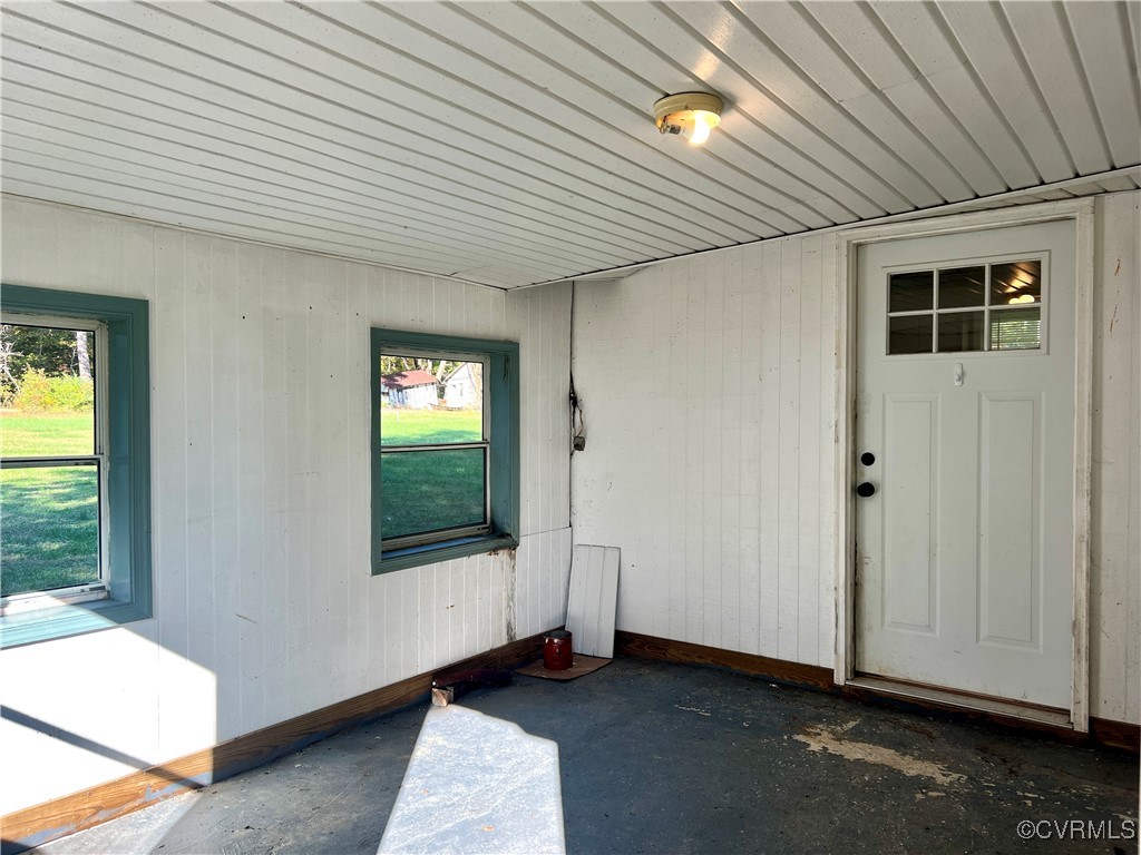 2733 Indian Oak Road Crewe, VA 23930 - Photo 23 of 31 a view of a livingroom with a balcony