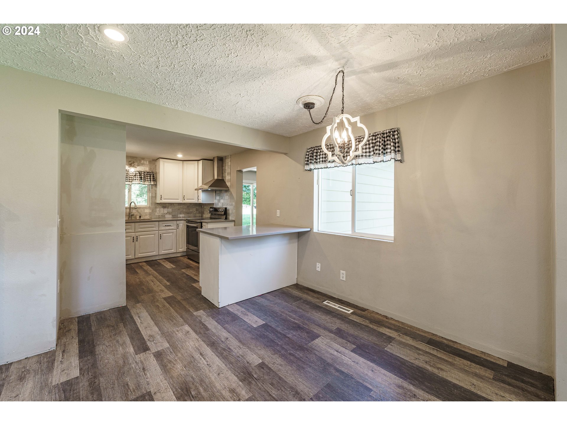 19625 Southeast Jacoby Road Sandy, OR 97055 - Photo 6 of 47 a kitchen with granite countertop white cabinets and window