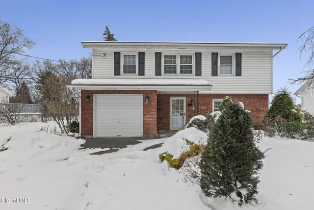 $349,900 | 3 Crestwood Drive, Rotterdam, NY 12306