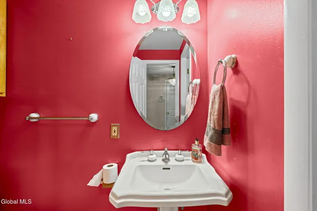 $349,900 | 3 Crestwood Drive, Rotterdam, NY 12306