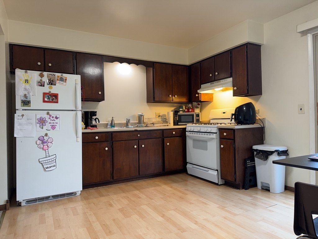 1253 Getzelman Drive, Unit 2N Elgin, IL 60123 - Photo 5 of 12