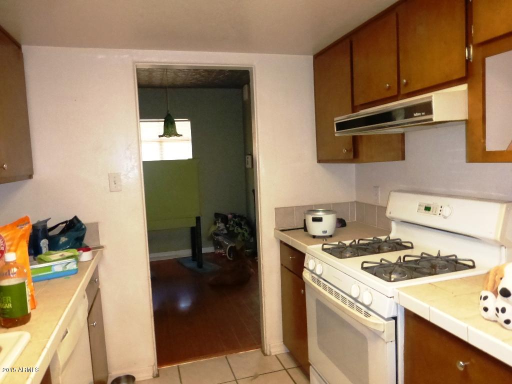 1639 West Roma Avenue Phoenix, AZ 85015 - Photo 8 of 15 11 kitchen
