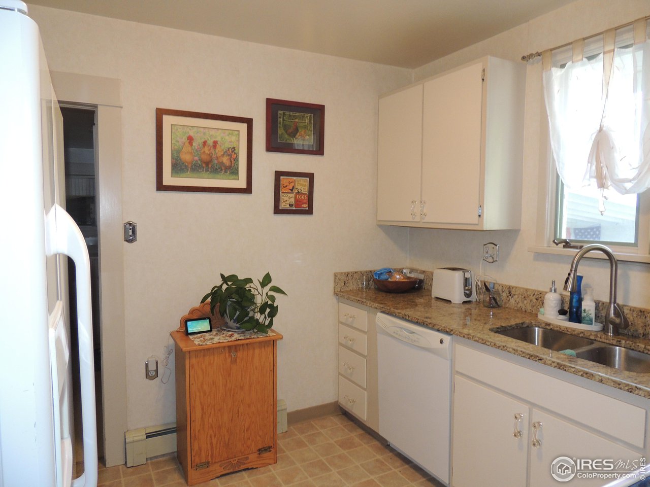 3920 Northeast County Line Road Erie, CO 80516 - Photo 4 of 37 Kitchen
